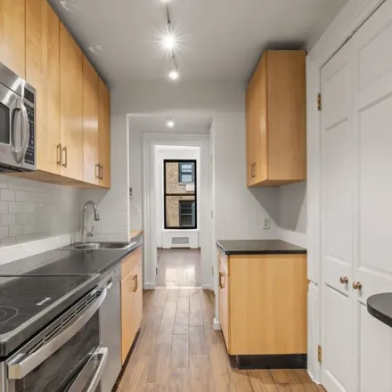 Rent this 5 bed townhouse on 113 1/2 East 62nd Street in New York, NY 10065
