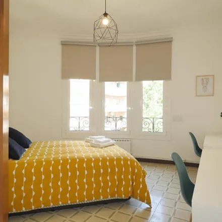 Rent this 5 bed room on La Antigua Cabaña in Carrer de Provença, 354