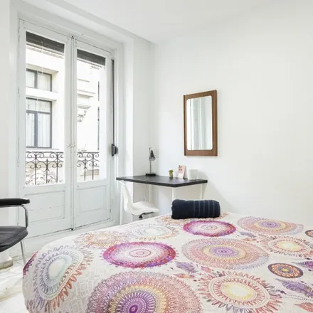 Rent this 4 bed room on Madrid in Calle de Moratín, 14