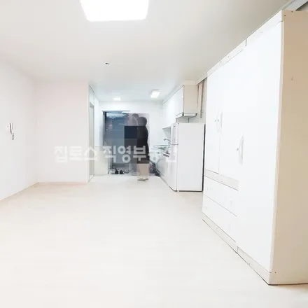 Rent this studio apartment on 서울특별시 서초구 양재동 302-2