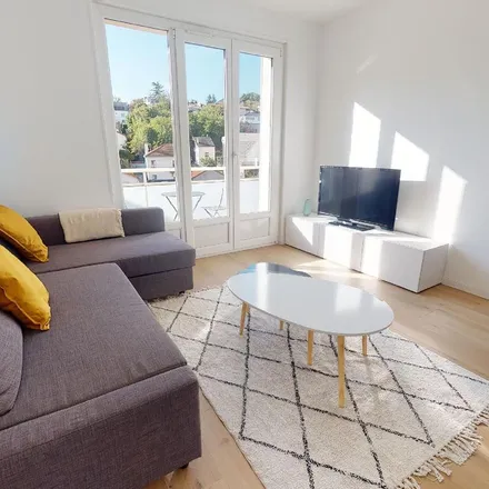 Rent this 3 bed apartment on 174 Avenue de la Libération in 63000 Clermont-Ferrand, France