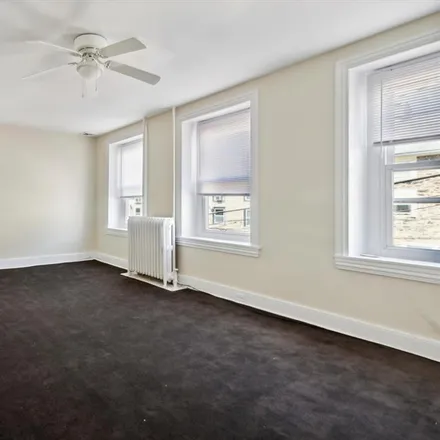 Image 7 - 150 Grape Street, Philadelphia, PA 19127, USA - Room for rent