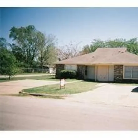 Rent this 3 bed duplex on 3418 Story Street in Forest Hill, TX 76119