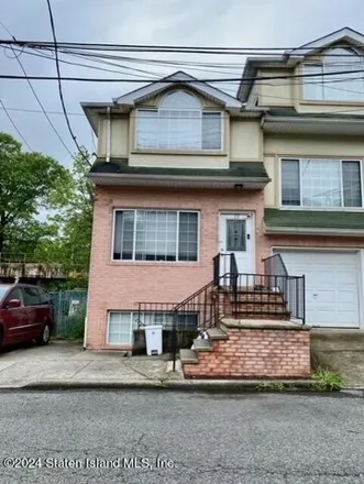Buy this 4 bed house on 16 Cranberry Court in New York, NY 10309