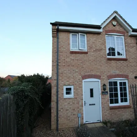 Rent this 3 bed duplex on Grendon Drive in Barton Seagrave, NN15 6RW