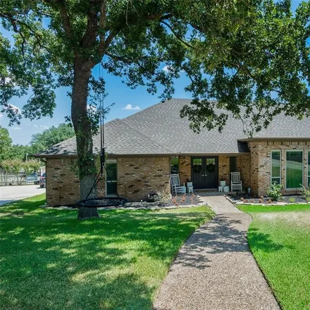 Buy this 4 bed house on 5 Greenbriar Court in Trophy Club, TX 76262