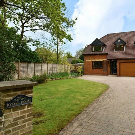 Buy this 5 bed house on Tintagel Road in Finchampstead, RG40 3PL