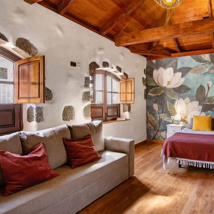 Rent this 4 bed house on Tegueste in Santa Cruz de Tenerife, Spain