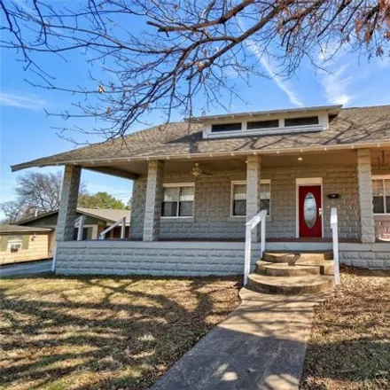 Buy this 3 bed house on 976 South Walnut Street in Pauls Valley, OK 73075