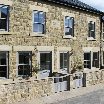 Rent this 3 bed townhouse on Station Square in Harrogate, HG1 1TD