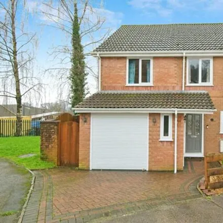 Buy this 4 bed house on Heather Court in Cwmbran, NP44 6JQ
