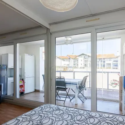 Rent this 1 bed apartment on 64700 Hendaye
