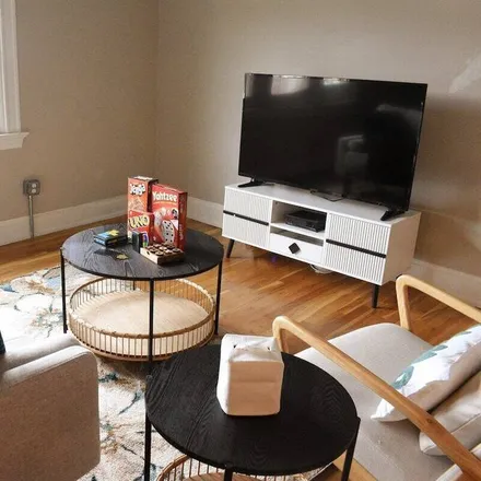 Rent this 7 bed apartment on Cincinnati in OH, 45202