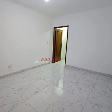 Rent this 2 bed house on Escola da Prefeitura de Guarulhos Cerqueira Cesar in Avenida Domingos Fanganielo 171, Ponte Grande