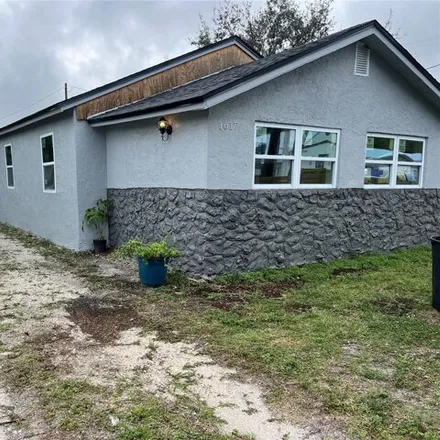 Rent this 3 bed house on 596 North 17th Street in Fort Pierce, FL 34950