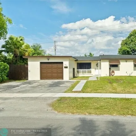 Image 1 - 401 Southwest 64th Parkway, Pembroke Pines, FL 33023, USA - House for sale