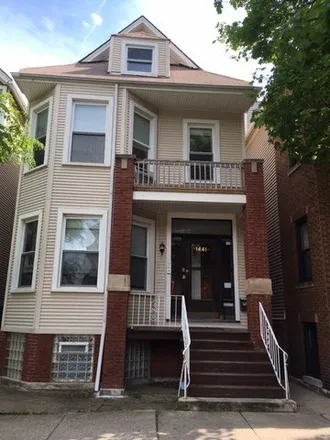 Rent this 4 bed house on 1441 W Oakdale Ave Unit 1f in Chicago, Illinois