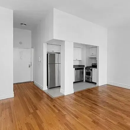 Image 2 - The Ormonde, 154 West 70th Street, New York, NY 10023, USA - Apartment for rent