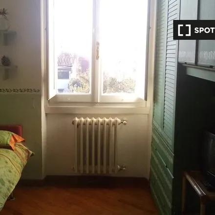 Rent this 2 bed room on Via Fra' Iacopo Passavanti in 28, 50133 Florence FI