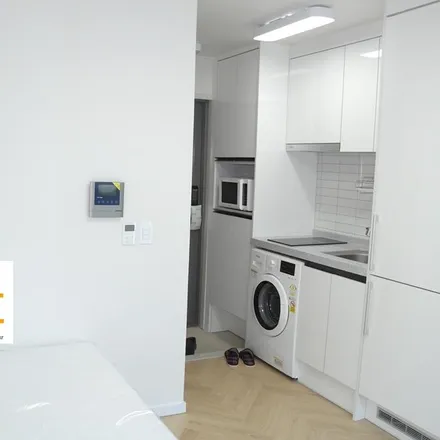 Image 5 - 110, Hoegi-ro 8ga-gil, Jegi-dong, Seoul, 02796, South Korea - Apartment for rent