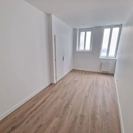 Rent this 3 bed apartment on 17 Rue de l'Hôtel de Ville in 01130 Nantua, France