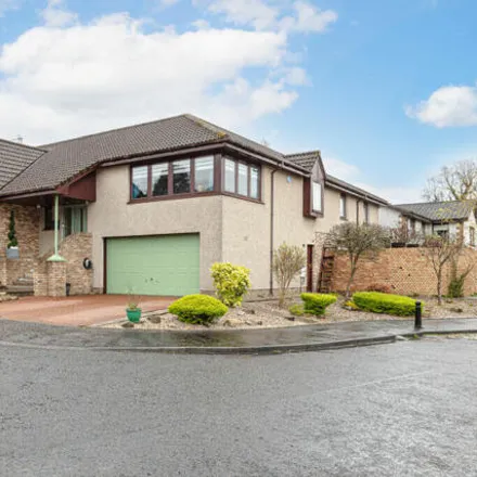 Buy this 5 bed house on unnamed road in Alloa, FK10 2EG