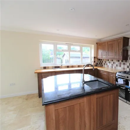 Image 3 - Chelmsford Road, Brentwood, CM15 8RN, United Kingdom - House for rent