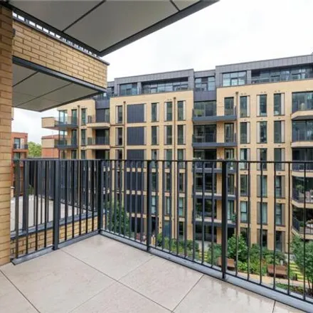 Image 6 - Central Garden Apartments, Central Avenue, London, SW6 2QE, United Kingdom - Apartment for sale