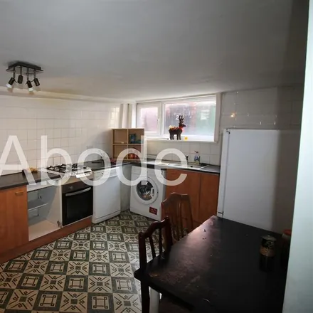 Image 6 - Back Norwood Grove, Leeds, LS6 1DY, United Kingdom - House for rent