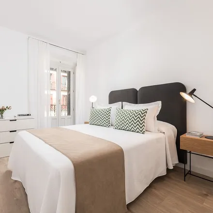 Rent this 3 bed apartment on El Museo del Tarot in Calle de San Alberto, 1