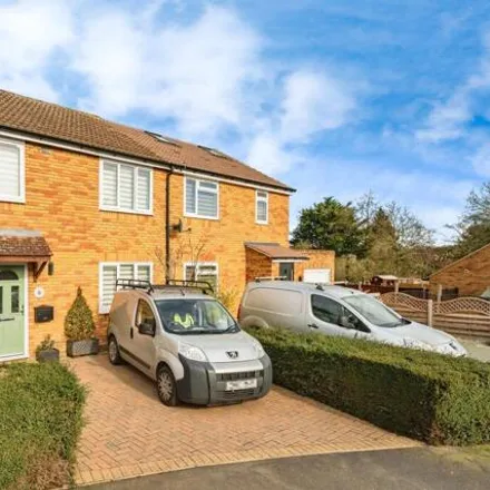 Buy this 3 bed duplex on Palmers Grove in Lower Nazeing, EN9 2QF