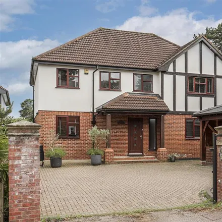 Rent this 5 bed house on 14 Briscoe Road in Hoddesdon, EN11 9DQ