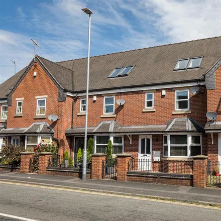 Rent this 3 bed townhouse on The Mill in Newcastle-under-Lyme, ST5 2DD