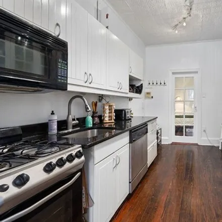 Image 3 - 218 E 82nd St Apt 1fw, New York, 10028 - Apartment for sale