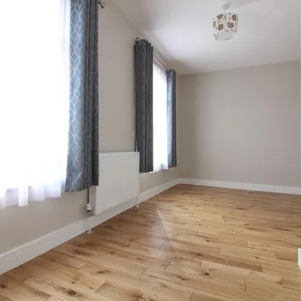 Image 7 - Chester Road, Seven Kings, London, IG3 8PX, United Kingdom - Townhouse for rent
