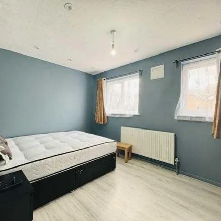 Rent this 1 bed room on unnamed road in Slough, SL1 9DJ