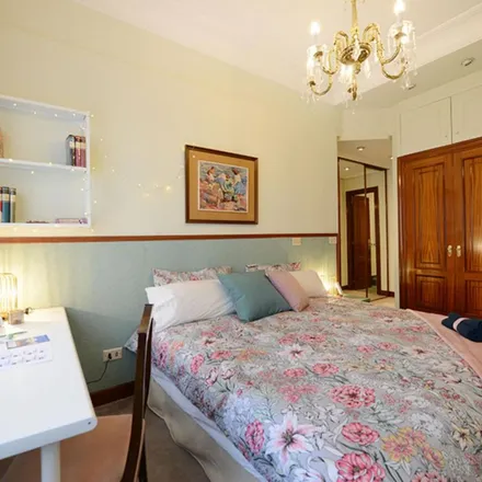 Rent this 4 bed apartment on Alameda Urquijo / Urkixo zumarkalea in 69, 48013 Bilbao