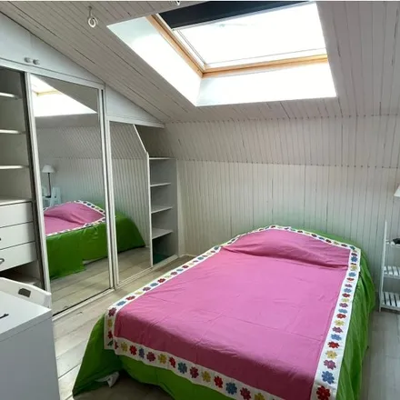 Rent this 2 bed room on 11 bis Villa d'Alésia in 75014 Paris, France