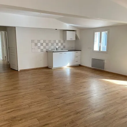 Rent this 3 bed apartment on 27 Avenue Jean Jaurès in 86100 Châtellerault, France
