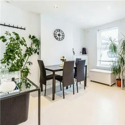 Image 4 - 61 Waddon Road, London, CR0 4LH, United Kingdom - House for sale