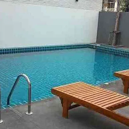 Rent this 1 bed apartment on Soi Yim Uppatham in Din Daeng District, Bangkok 10400