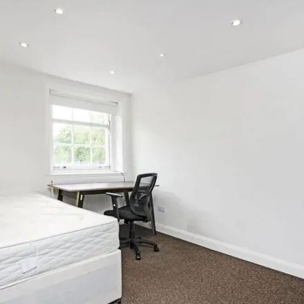 Rent this 4 bed apartment on Finchley Road in London, NW3 7BS