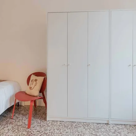 Rent this 3 bed room on Parcheggio Nizza in Via Luigi Pagliani, 10126 Turin TO