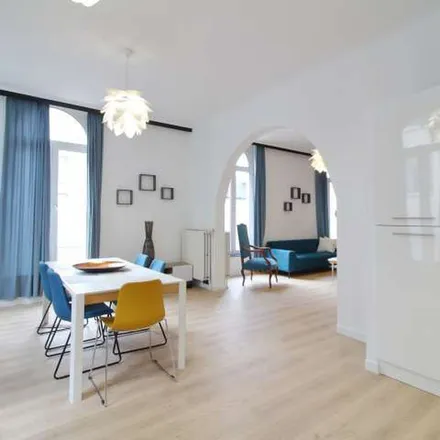 Rent this 3 bed apartment on Multi in Rue de l'Évêque - Bisschopsstraat, 1000 Brussels