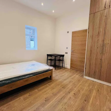 Rent this 1 bed apartment on RBS in Castle Street, Luton