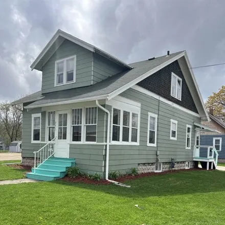 Buy this studio house on 295 Madison Street in Menasha, WI 54952