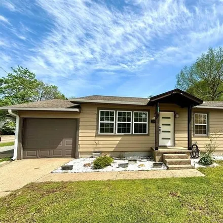 Buy this 3 bed house on 1111 East Comanche Avenue in McAlester, OK 74501