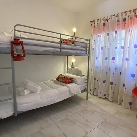 Rent this 4 bed townhouse on Santa Cruz de Tenerife