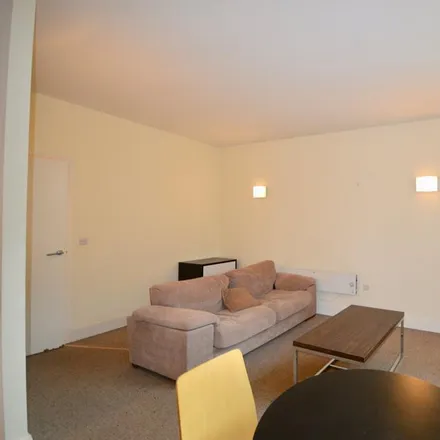 Image 2 - Russell Street, Sheffield, S3 8FU, United Kingdom - Apartment for rent