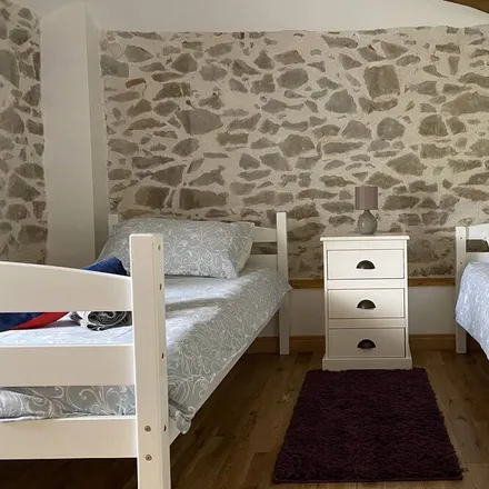 Rent this 5 bed house on Bibliothèque de Saint Sylvestre sur Lot in Rue de la République, 47140 Saint-Sylvestre-sur-Lot